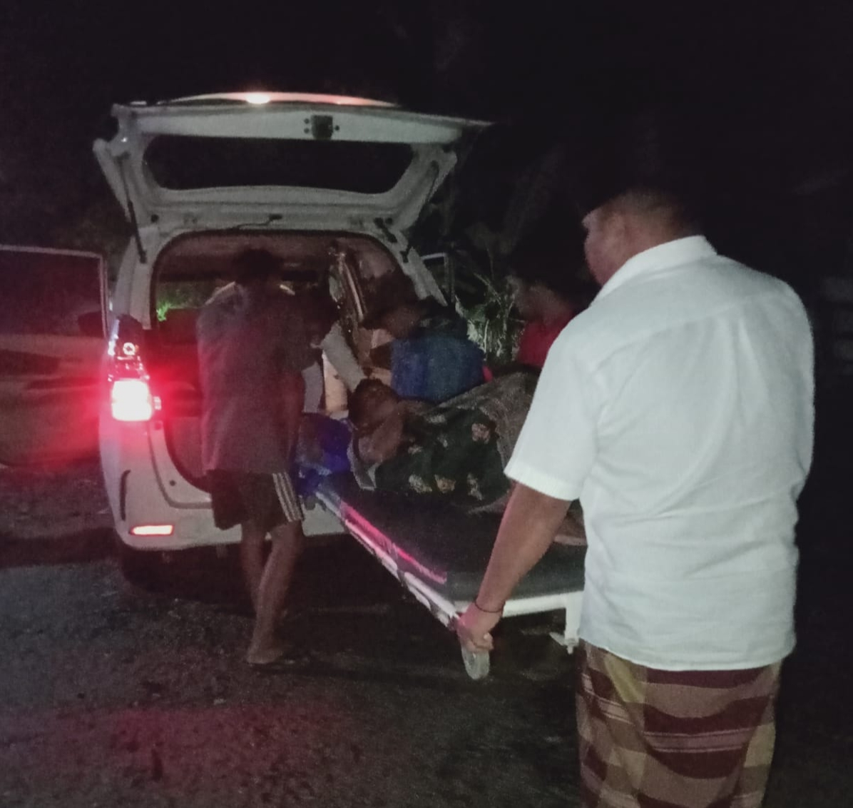Ambulans Puskesmas Malunda Tembus Hujan Tengah Malam, Jemput Pasien di Kaki Gunung Lombang