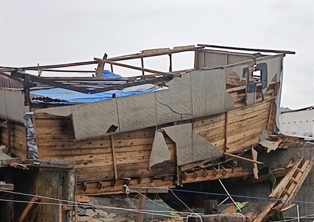 Cuaca  Ekstrem  Mengamuk Di Malunda Puluhan  Rumah Warga Rusak